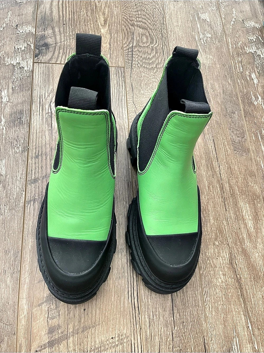 GANNI LOW RISE CHELSEA BOOTS FLASH 
GREEN SIZE 8